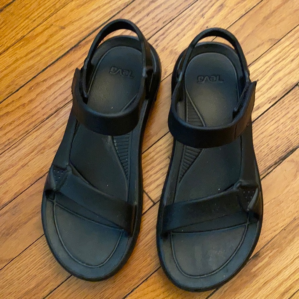 Women’s sandals